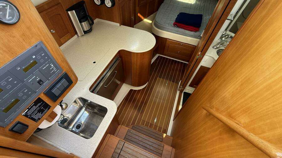 Tova 32ft Legacy Yacht For Sale
