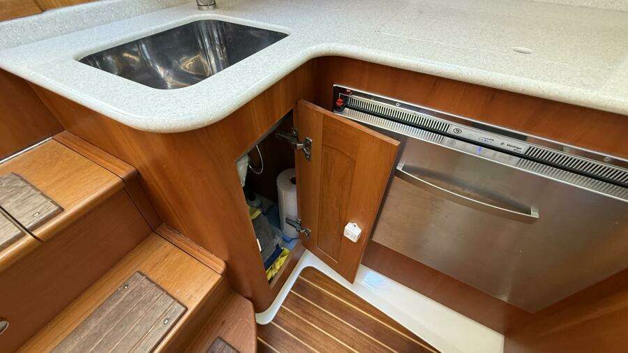 Tova 32ft Legacy Yacht For Sale