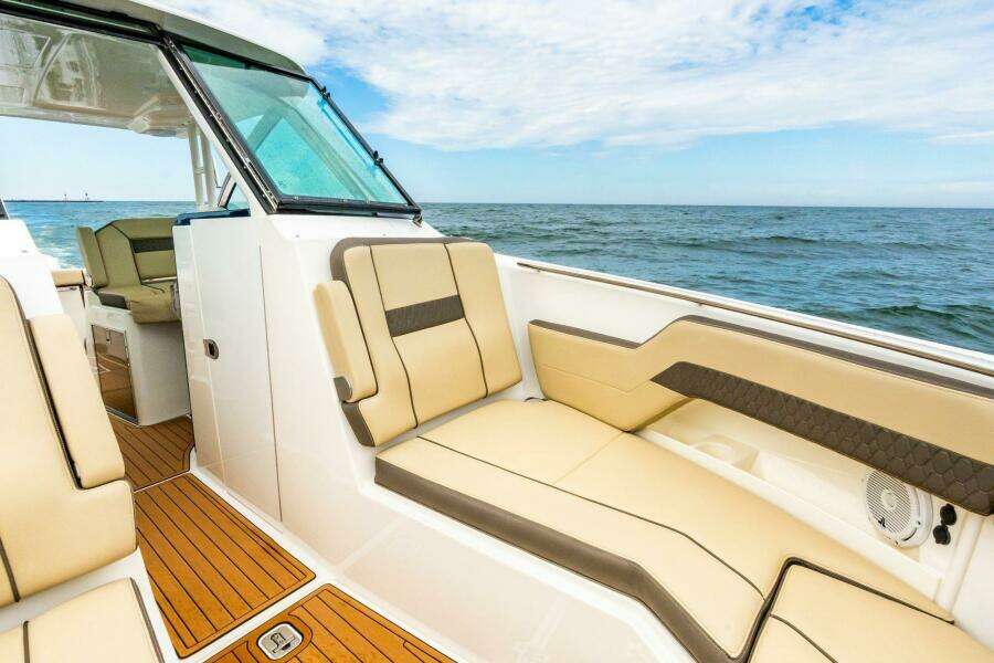 29ft Pursuit Yacht For Sale