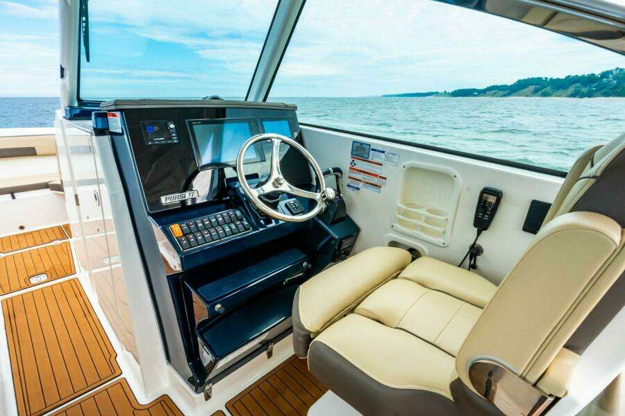 29ft Pursuit Yacht For Sale