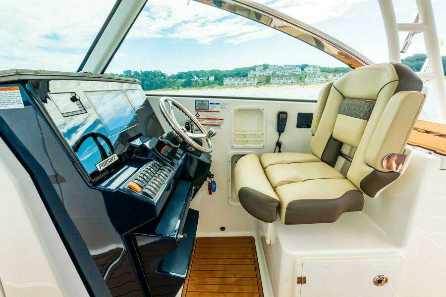 29ft Pursuit Yacht For Sale