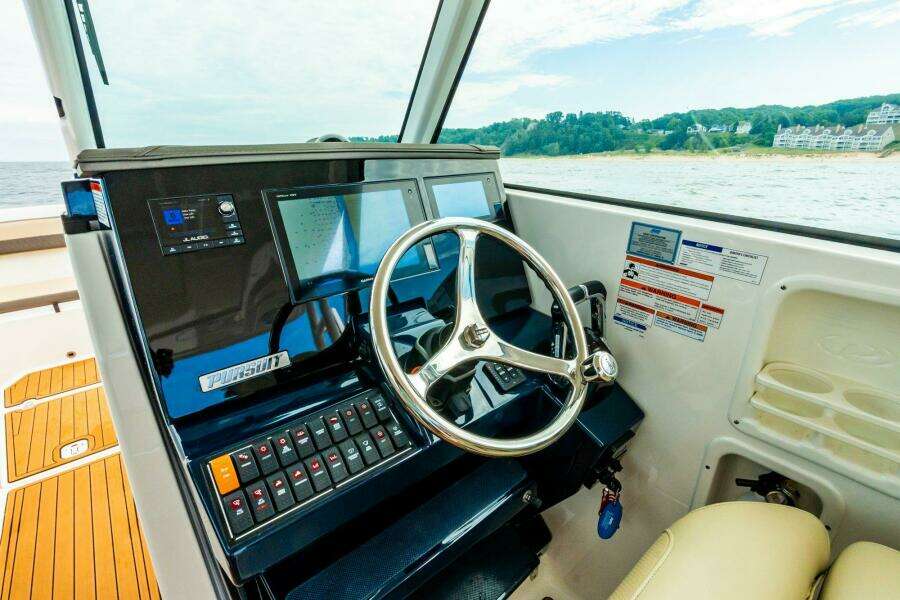 29ft Pursuit Yacht For Sale