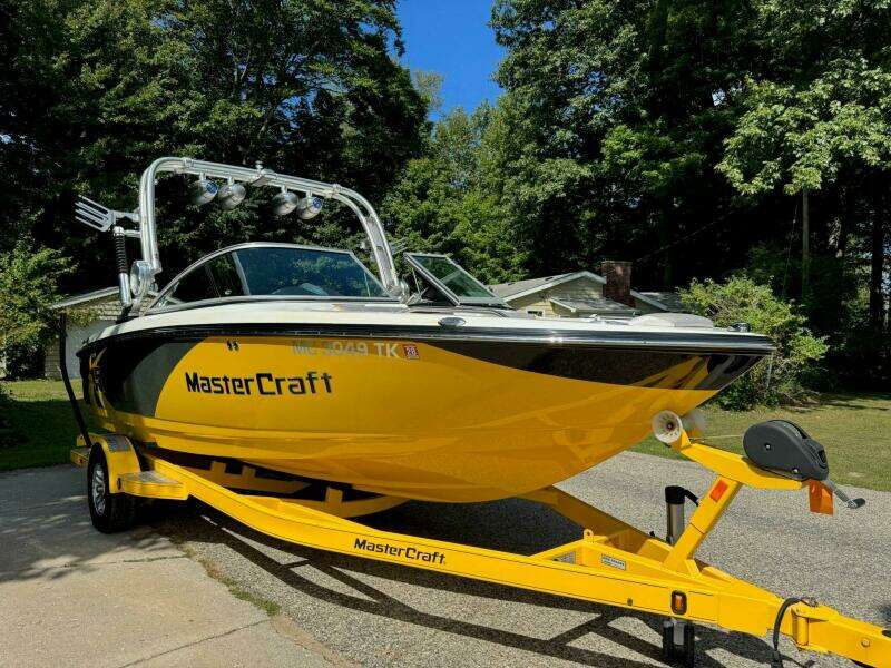 21ft Mastercraft Yacht For Sale