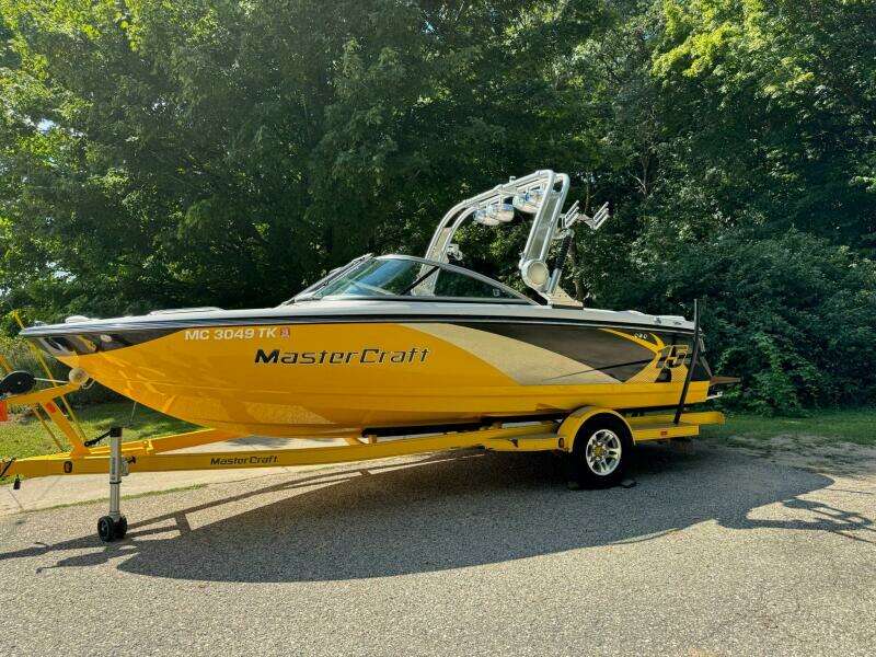 21ft Mastercraft Yacht For Sale
