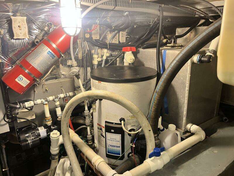 Carver 440 Aft Cabin