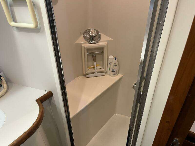 Carver 440 Aft Cabin Carver 440 Aft Cabin