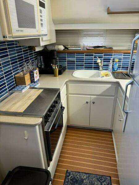 Carver 440 Aft Cabin