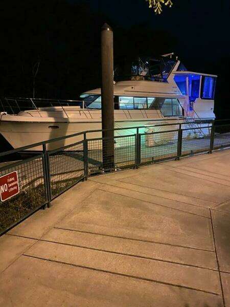 Carver 440 Aft Cabin