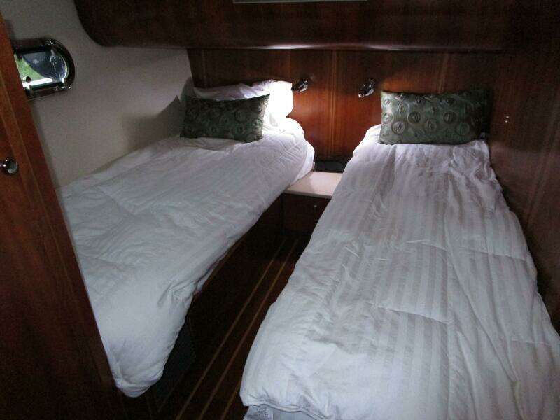 Guest Cabin Looking Aft Guest Cabin Looking Aft
