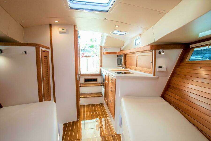 Sandora 35ft MJM Yacht For Sale