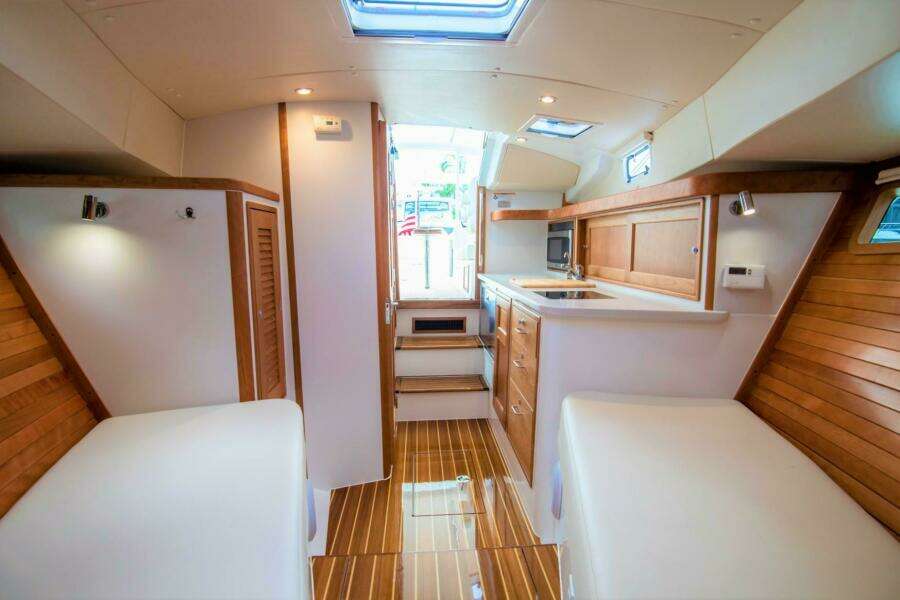 Sandora 35ft MJM Yacht For Sale
