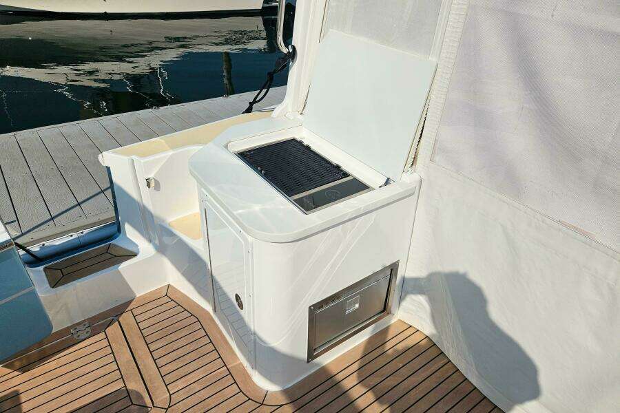 Sandora 35ft MJM Yacht For Sale