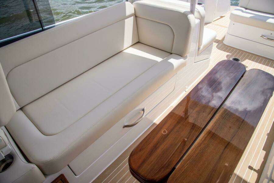 Sandora 35ft MJM Yacht For Sale