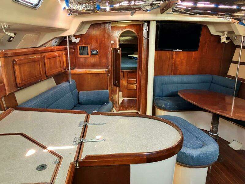 Coqui 43ft Hunter Yacht For Sale