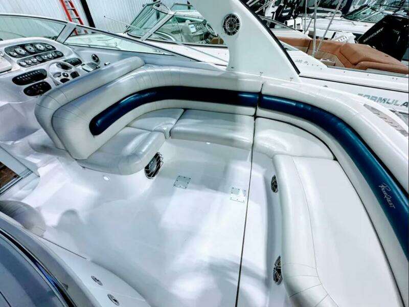 32ft Powerquest Yacht For Sale