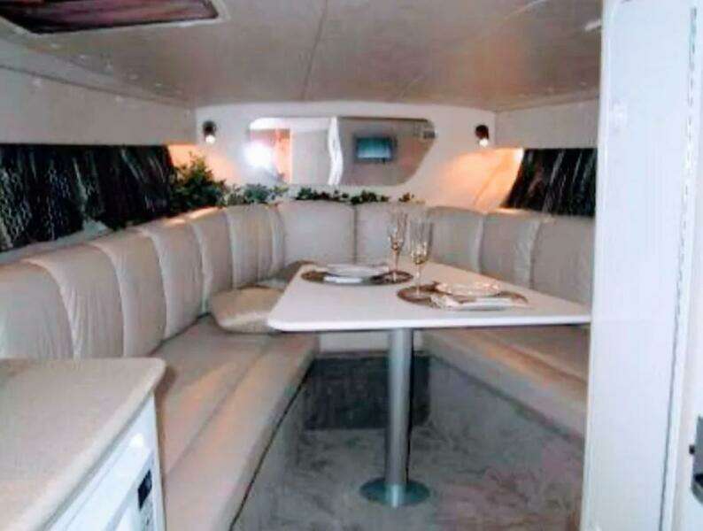 32ft Powerquest Yacht For Sale