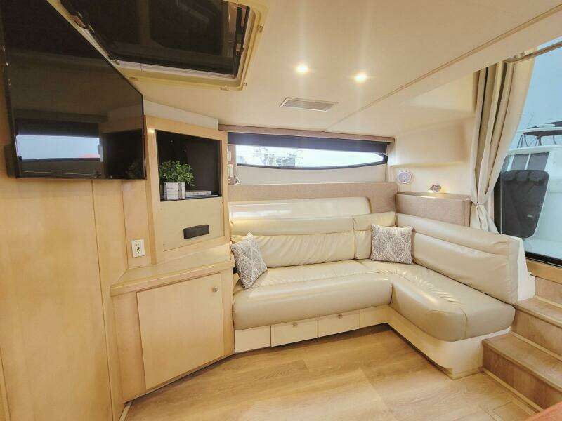 Satellite Office 35ft Carver Yacht For Sale