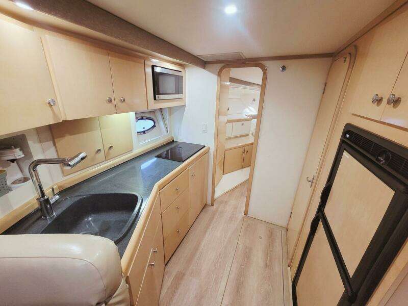 Satellite Office 35ft Carver Yacht For Sale