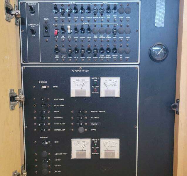 Satellite Office 35ft Carver Yacht For Sale