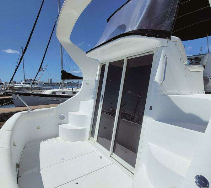 Satellite Office 35ft Carver Yacht For Sale