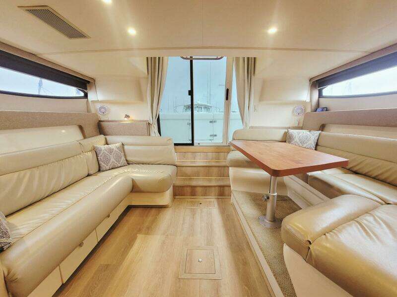 Satellite Office 35ft Carver Yacht For Sale