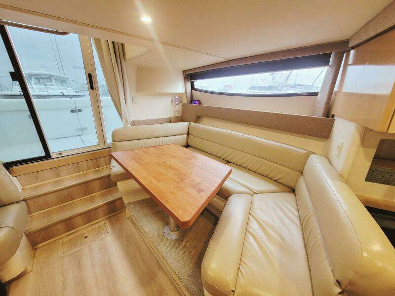 Satellite Office 35ft Carver Yacht For Sale