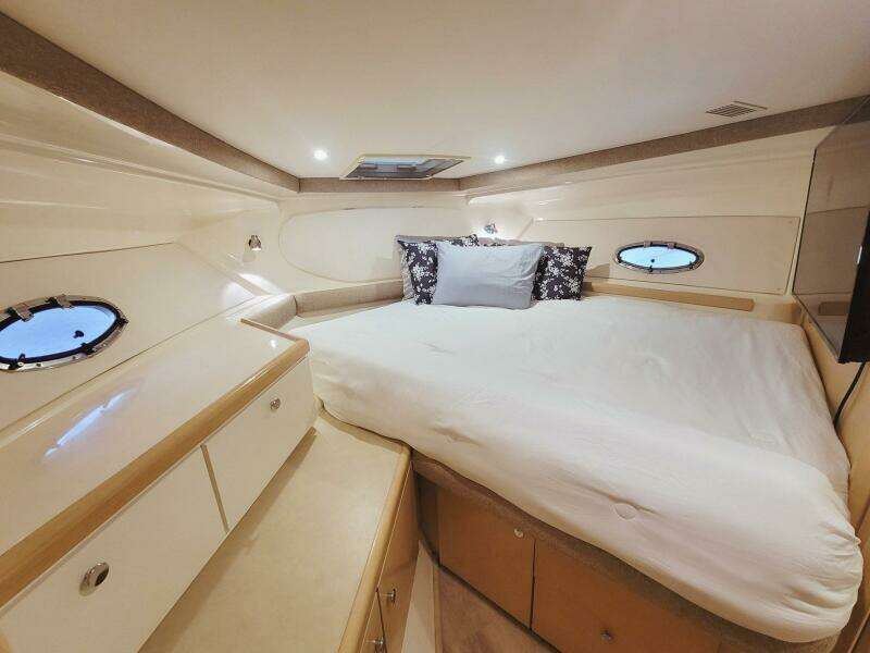 Satellite Office 35ft Carver Yacht For Sale