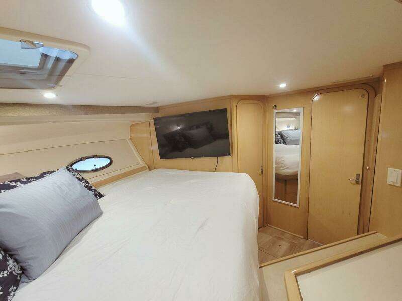 Satellite Office 35ft Carver Yacht For Sale