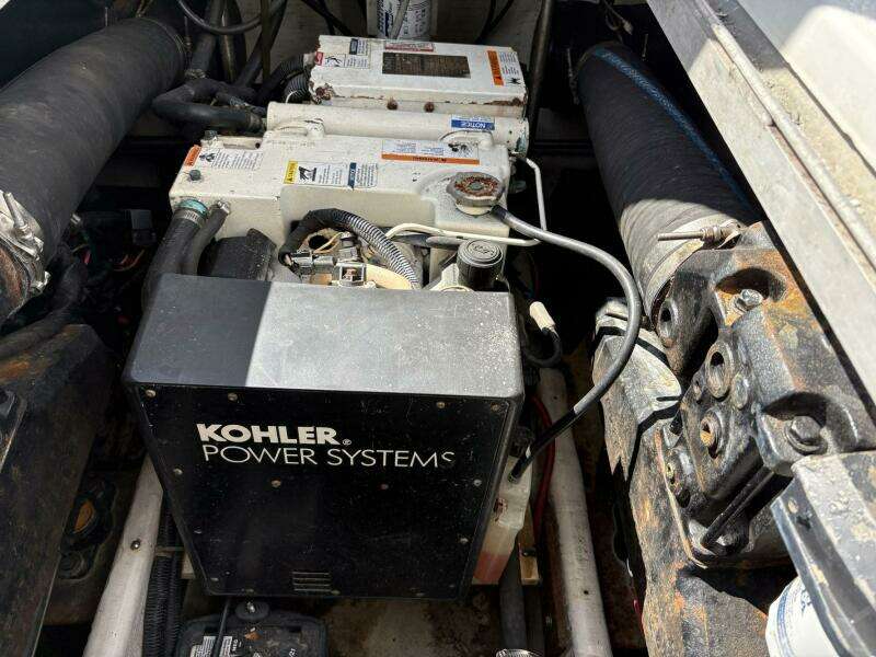 Satellite Office 35ft Carver Yacht For Sale