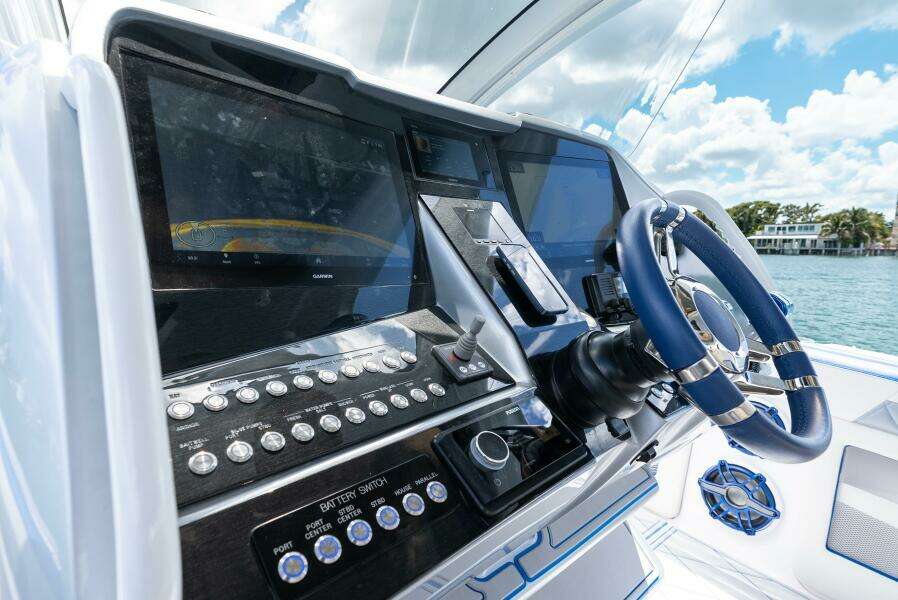 Lucky Man 39ft Deep Impact Yacht For Sale