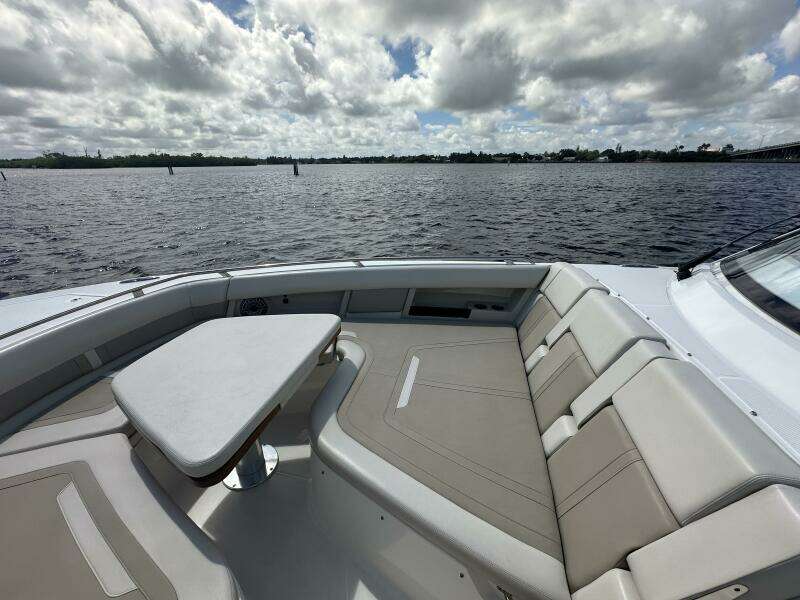 38ft Boston Whaler Yacht For Sale