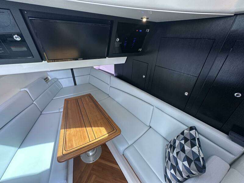 38ft Boston Whaler Yacht For Sale