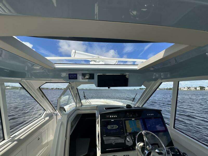 38ft Boston Whaler Yacht For Sale