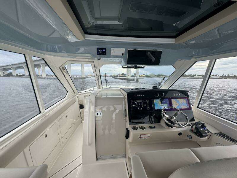 38ft Boston Whaler Yacht For Sale