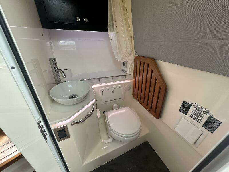 38ft Boston Whaler Yacht For Sale