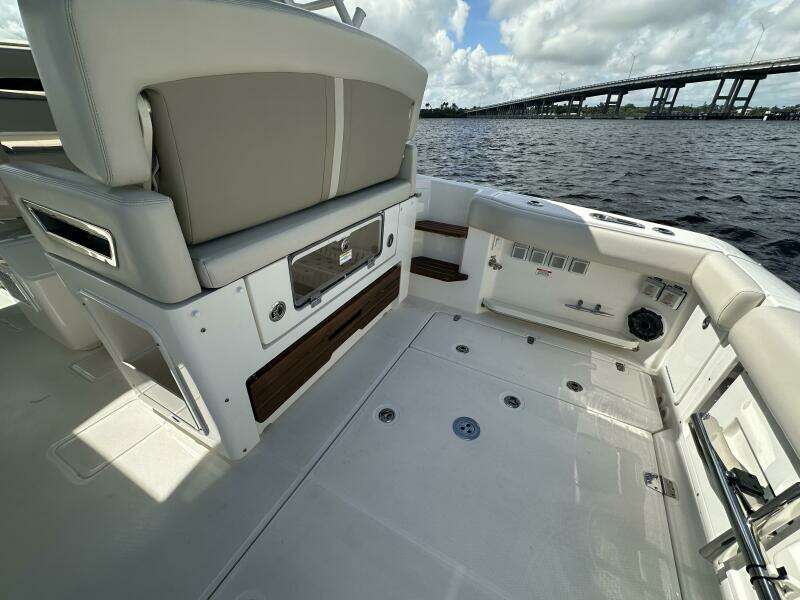 38ft Boston Whaler Yacht For Sale
