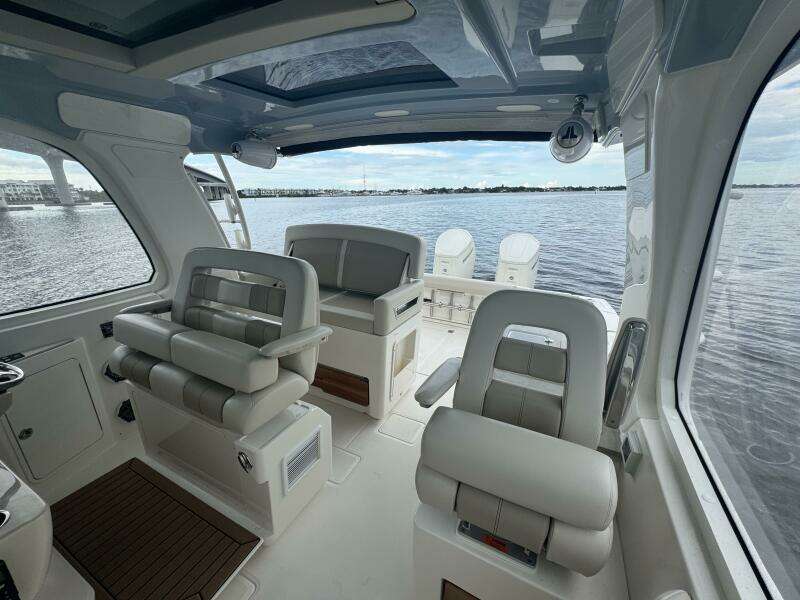 38ft Boston Whaler Yacht For Sale