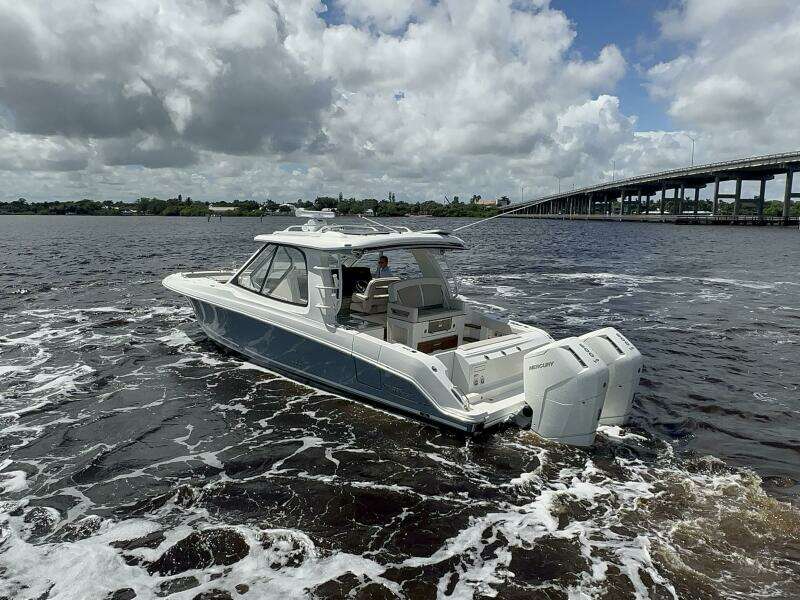 38ft Boston Whaler Yacht For Sale