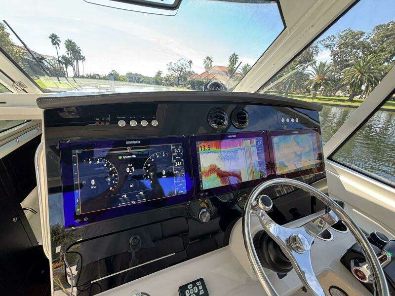 38ft Boston Whaler Yacht For Sale