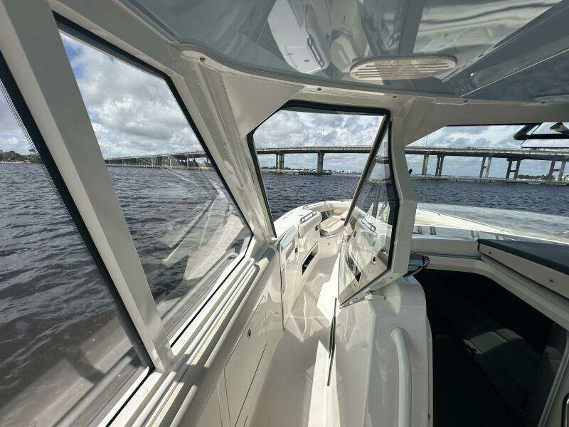 38ft Boston Whaler Yacht For Sale