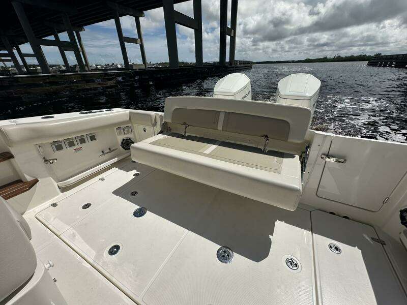 38ft Boston Whaler Yacht For Sale