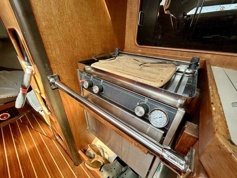 37ft C amp C Yacht For Sale