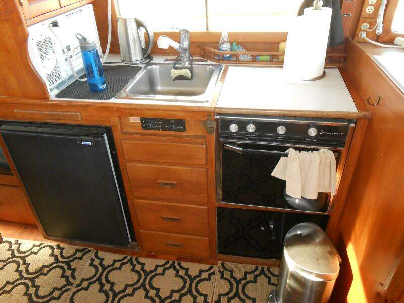 Ahoy Vey 34ft CHB Yacht For Sale