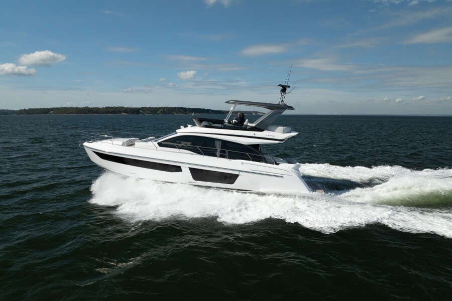53ft Azimut Yacht For Sale