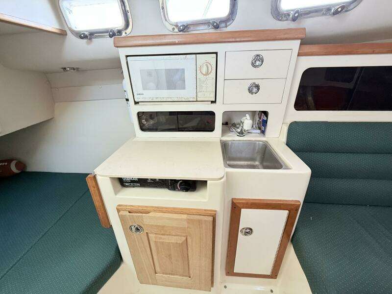 Outlander 28ft Albin Yacht For Sale