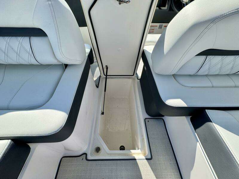 26ft Regal Yacht For Sale