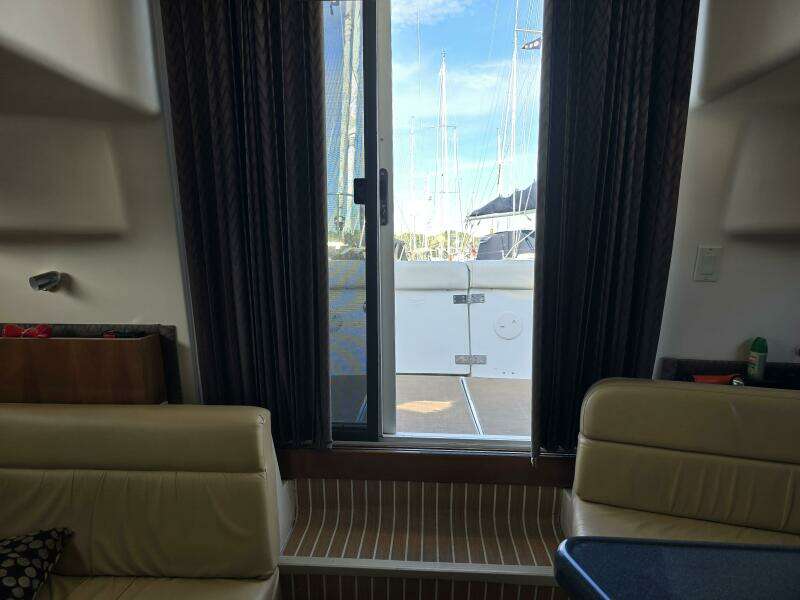 35ft Carver Yacht For Sale