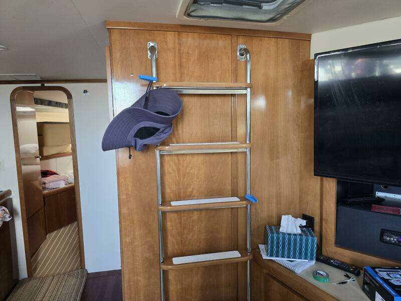 35ft Carver Yacht For Sale