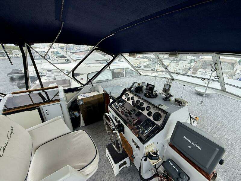 Wood Knot 38ft Chris Craft Yacht For Sale