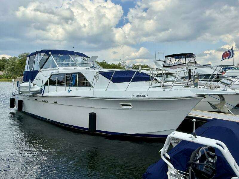 Wood Knot 38ft Chris Craft Yacht For Sale